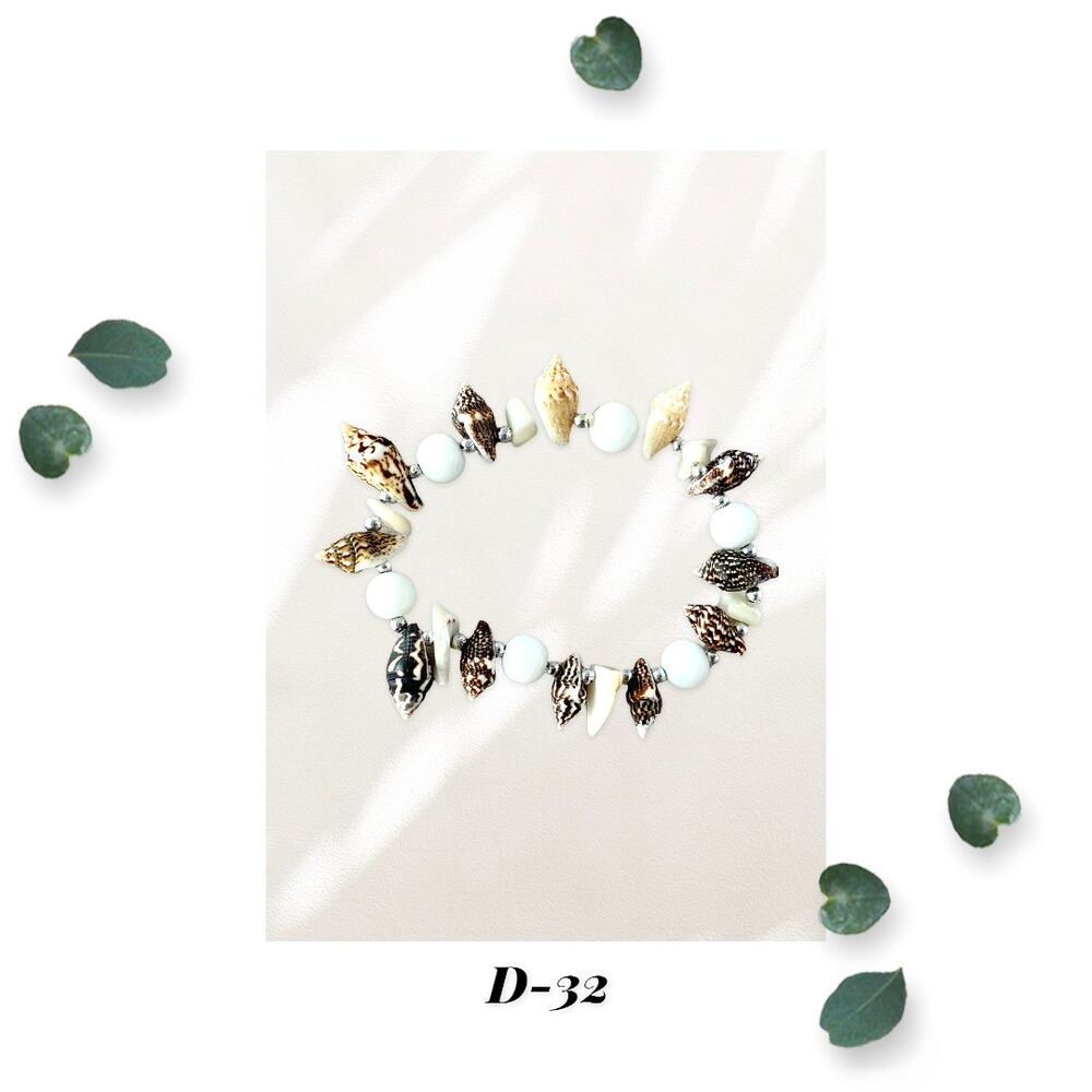Shelly Conch Shell Stretch Bracelet